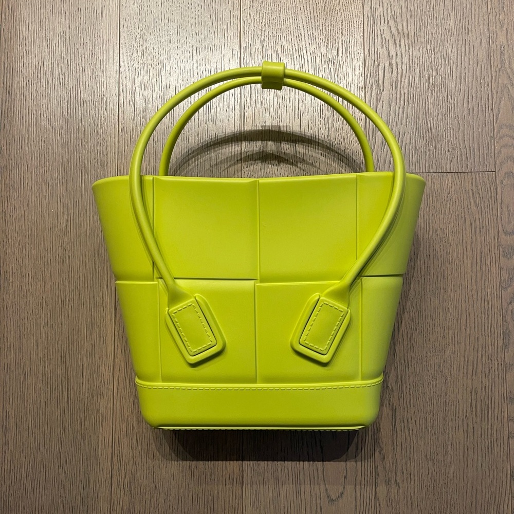 Bottega Veneta - Mini Arco Rubber Shopping Bag - kiwi